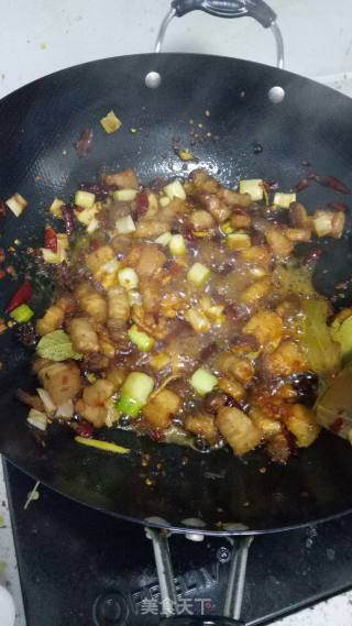 土豆烧五花肉的做法步骤：6