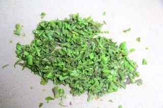香椿炒鸡蛋的做法步骤：3