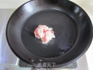 青菜草菇炒肉片的做法步骤：2