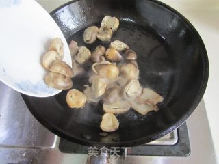 青菜草菇炒肉片的做法步骤：3