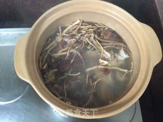 猪舌茶树菇汤的做法步骤：2
