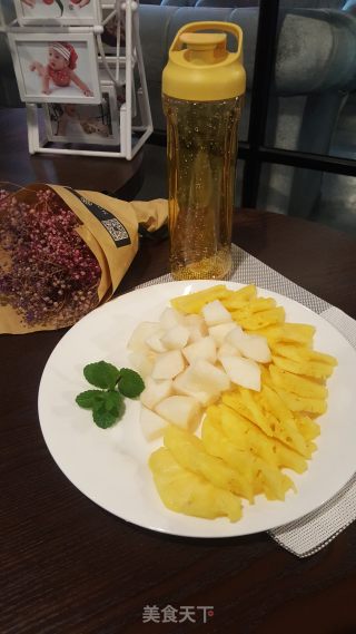 菠萝雪梨汁的做法步骤：1