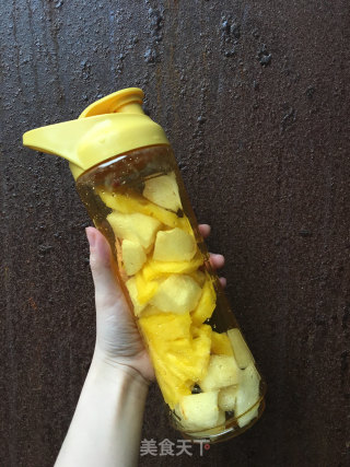 菠萝雪梨汁的做法步骤：2