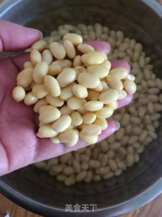 猪皮炒黄豆的做法步骤：2
