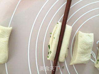 野葱花卷的做法步骤：11