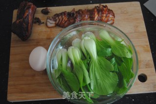 腊肉煲仔饭的做法步骤：4
