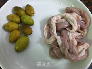 橄榄炖猪粉的做法步骤：1