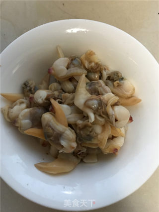 蚬子拌菠菜的做法步骤：4