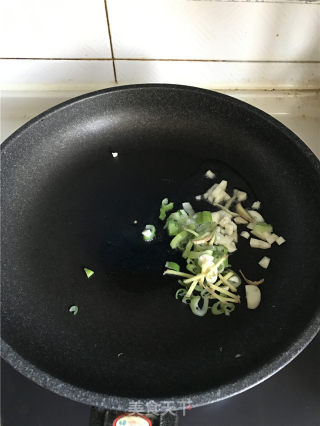 千叶豆腐炒芹菜的做法步骤：3