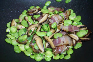 蚕豆炒腊肉的做法步骤：11