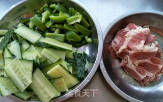 白果黄瓜炒肉片的做法步骤：2