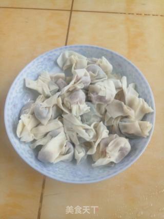 馄饨清汤面的做法步骤：3