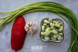 蒜台炒蚕豆的做法步骤：1