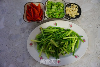 蒜台炒蚕豆的做法步骤：3