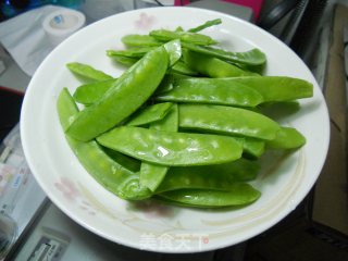 补铁能手——清炒荷兰豆的做法步骤：1