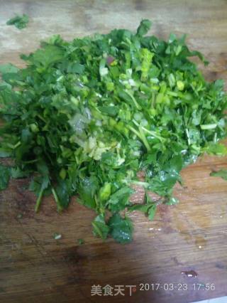 香菜鸡蛋饼的做法步骤：1
