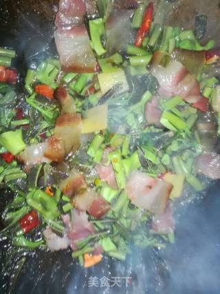 ＃春食野菜香＃香椿炒腊肉的做法步骤：6