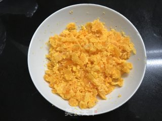 ＃春食野菜香＃蛋黄肉松青团的做法步骤：1