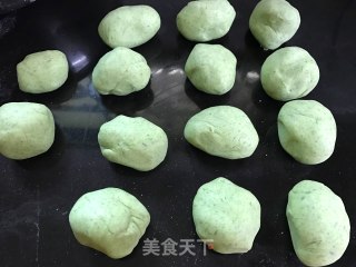 ＃春食野菜香＃蛋黄肉松青团的做法步骤：6