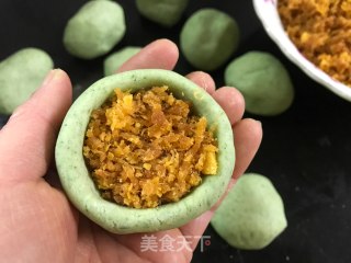 ＃春食野菜香＃蛋黄肉松青团的做法步骤：7