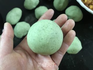 ＃春食野菜香＃蛋黄肉松青团的做法步骤：8