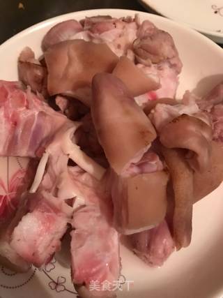 猪脚苦瓜的做法步骤：1