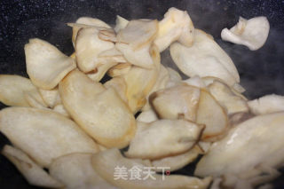 【每日新品】杏鲍菇炒牛肉的做法步骤：3