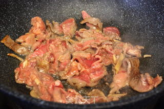 【每日新品】杏鲍菇炒牛肉的做法步骤：4