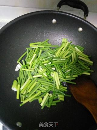 蒜苔炒凤蛸的做法步骤：2