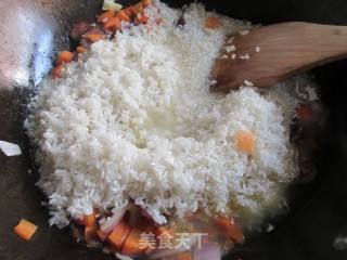 腊肠煲仔饭的做法步骤：6
