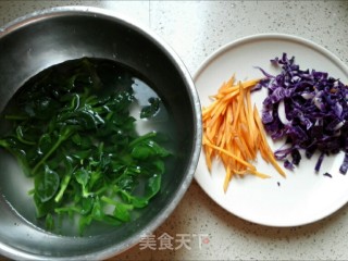 紫甘蓝拌穿心莲的做法步骤：1