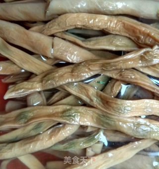 干豆角焖罐肉的做法步骤：1