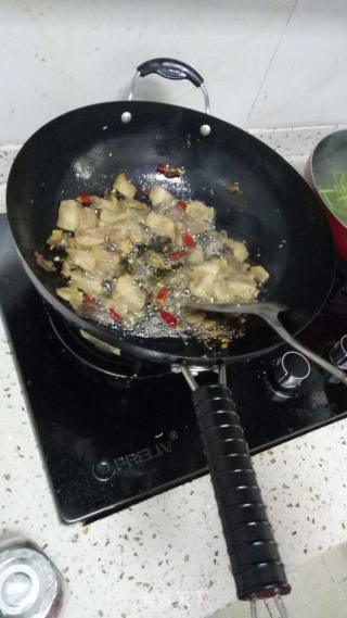 回锅肉的做法步骤：4
