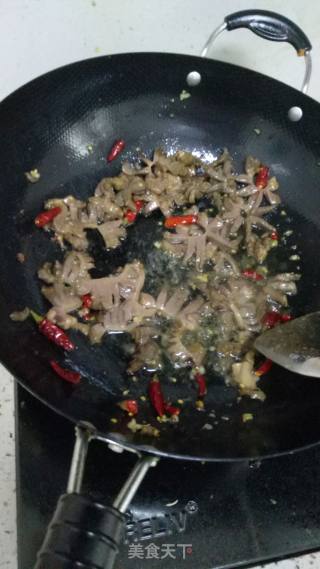 爆炒鸭胗--蒜薹炒鸭胗的做法步骤：4