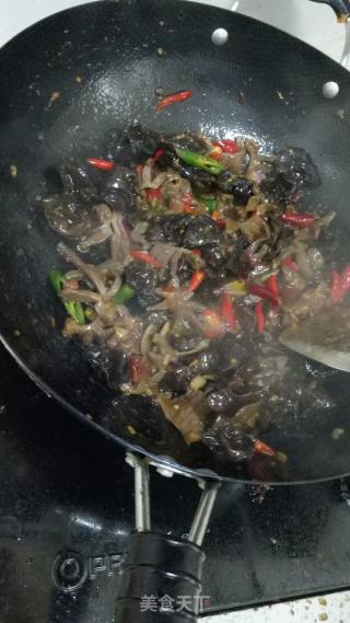爆炒鸭胗--蒜薹炒鸭胗的做法步骤：5