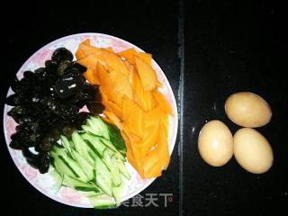 鸡蛋炒木耳的做法步骤：1