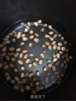 芹菜叶拌花生米的做法步骤：2