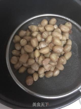 芹菜叶拌花生米的做法步骤：3