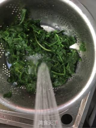 芹菜叶拌花生米的做法步骤：5
