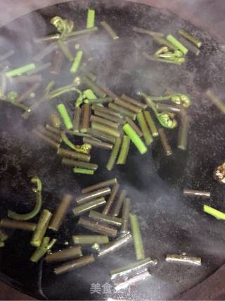 凉拌蕨菜的做法步骤：7