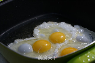 虾菜豆芽炒粉的做法步骤：2