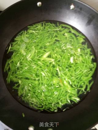 青椒胡萝卜猪肉馄饨的做法步骤：3