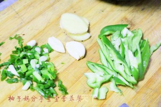 爆炒蛏子的做法步骤：2