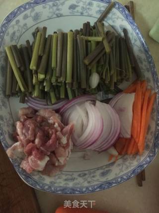 〖周宁〗酸辣蕨菜的做法步骤：2