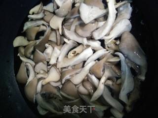 蘑菇鸡蛋汤的做法步骤：2