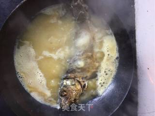 炖鱼的做法步骤：4
