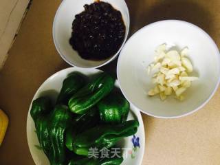 虎皮青椒的做法步骤：1