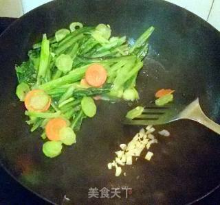 蒜香油麦菜的做法步骤：5