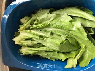 豆豉鲮鱼油麦菜的做法步骤：1