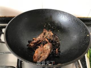 豆豉鲮鱼油麦菜的做法步骤：5